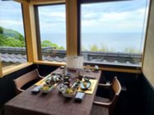 【花海月スタンダードA＝個室食事室】『金目鯛の姿煮（1匹）と地魚舟盛　海鮮会席♪』 